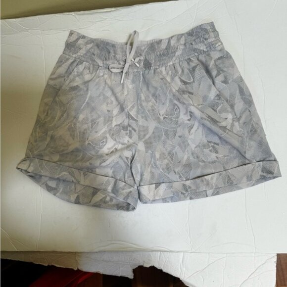 Lululemon Spring Break Away Short Hi Rise Lightweight Pockets 4-way Stretch 3" 4 - Picture 7 of 16